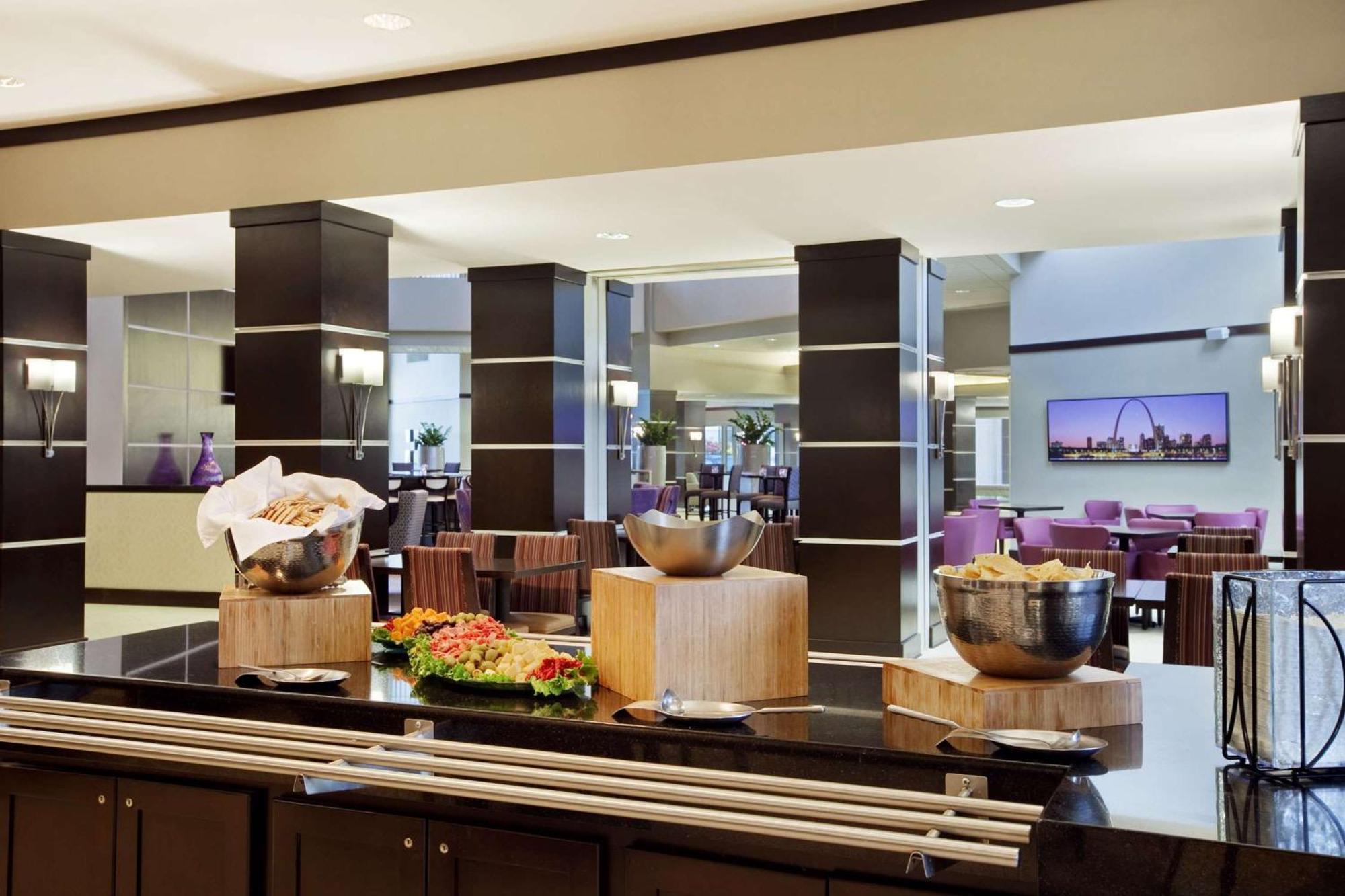 Hotel Embassy By Hilton St Louis Airport Bridgeton