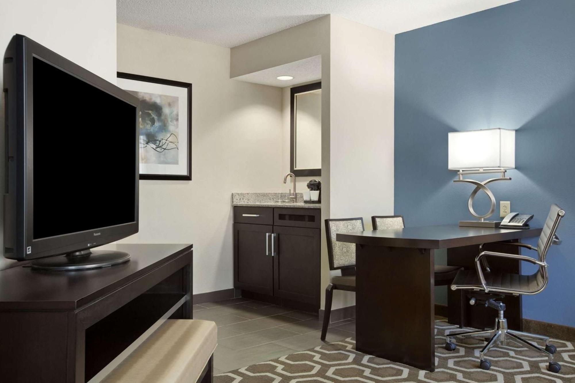Embassy By Hilton St Louis Airport Hotel