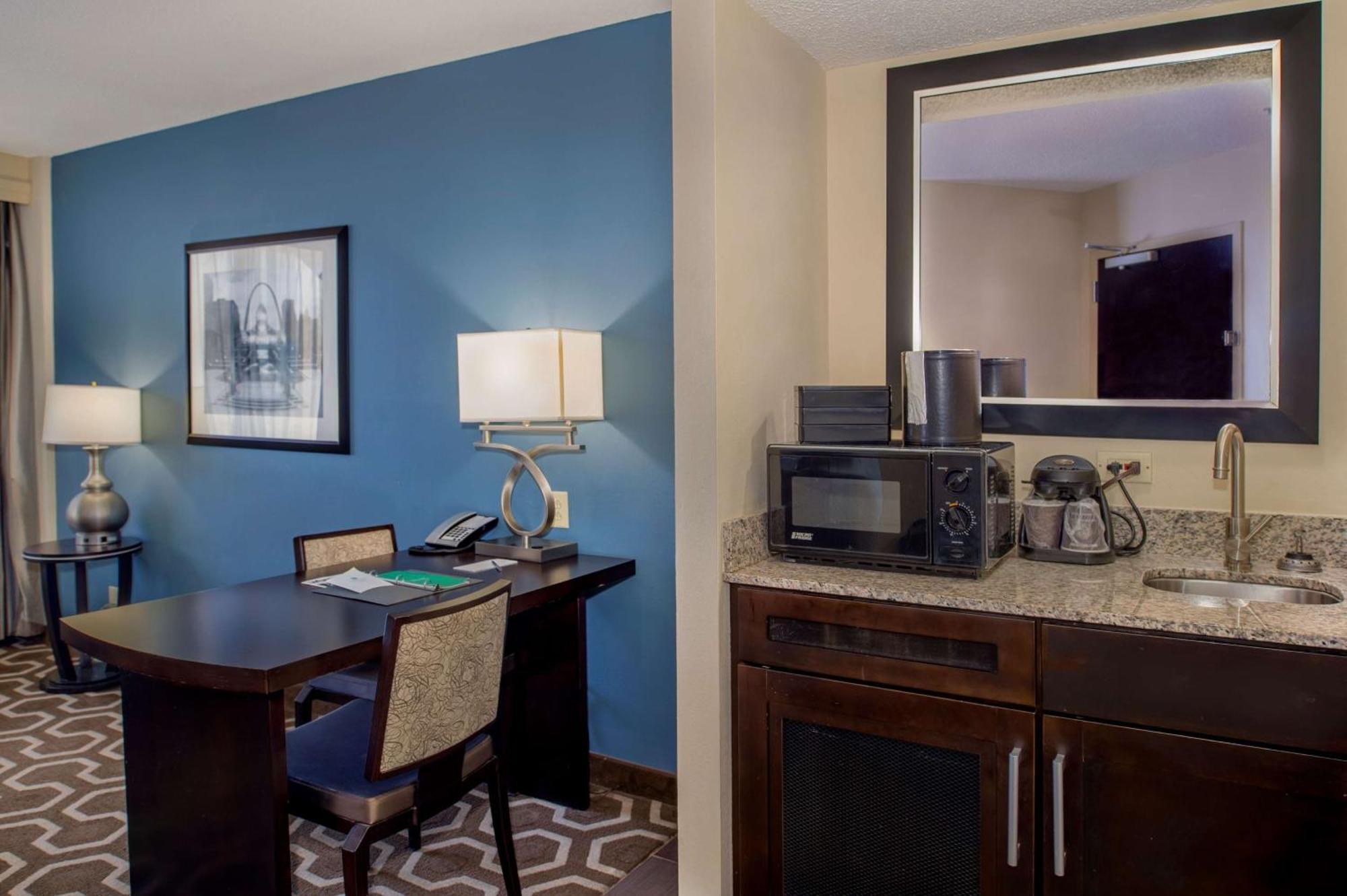 Embassy By Hilton St Louis Airport Hotel 4*
