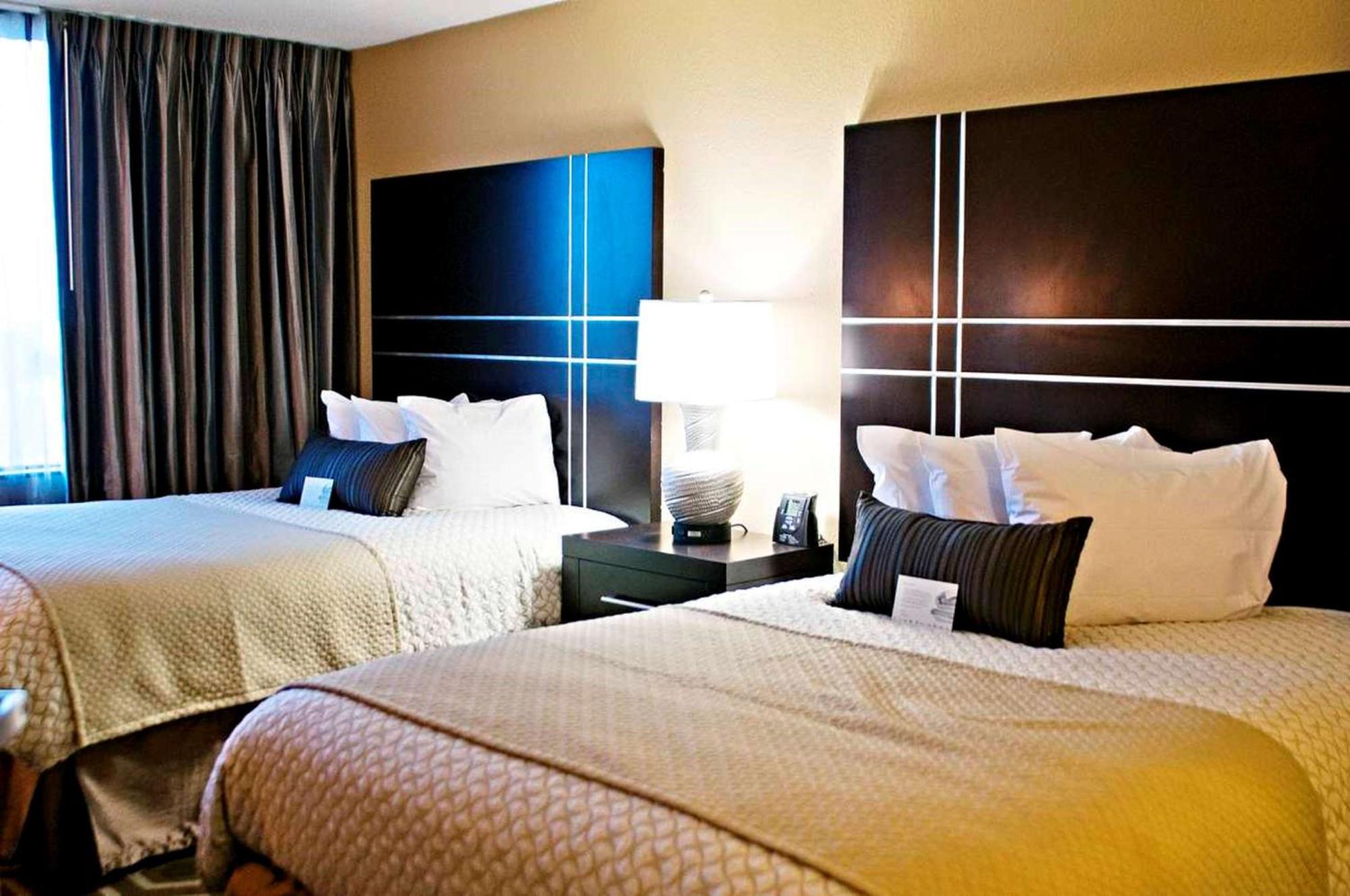 Hotel Embassy By Hilton St Louis Airport