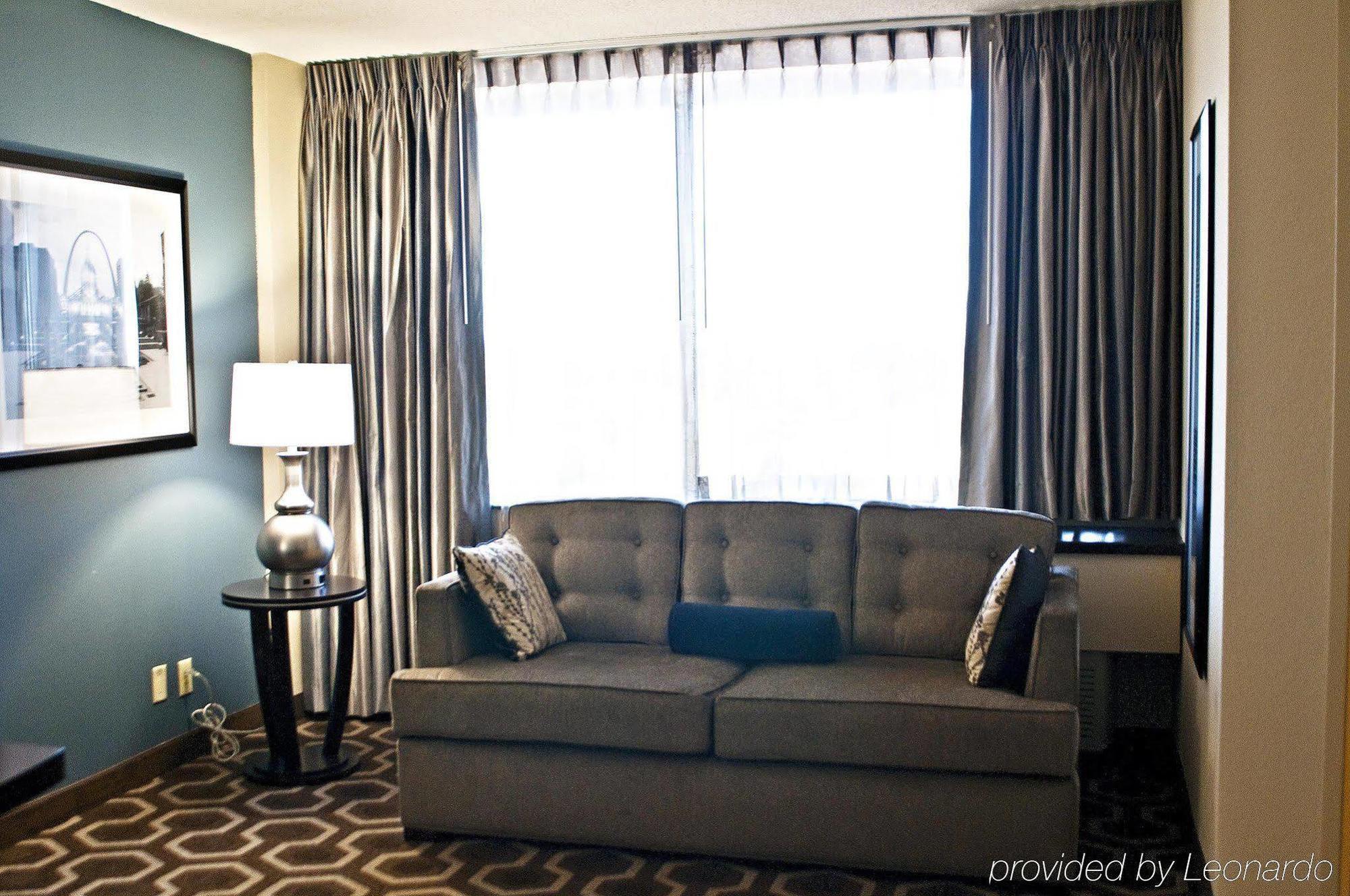 Hotel Embassy By Hilton St Louis Airport